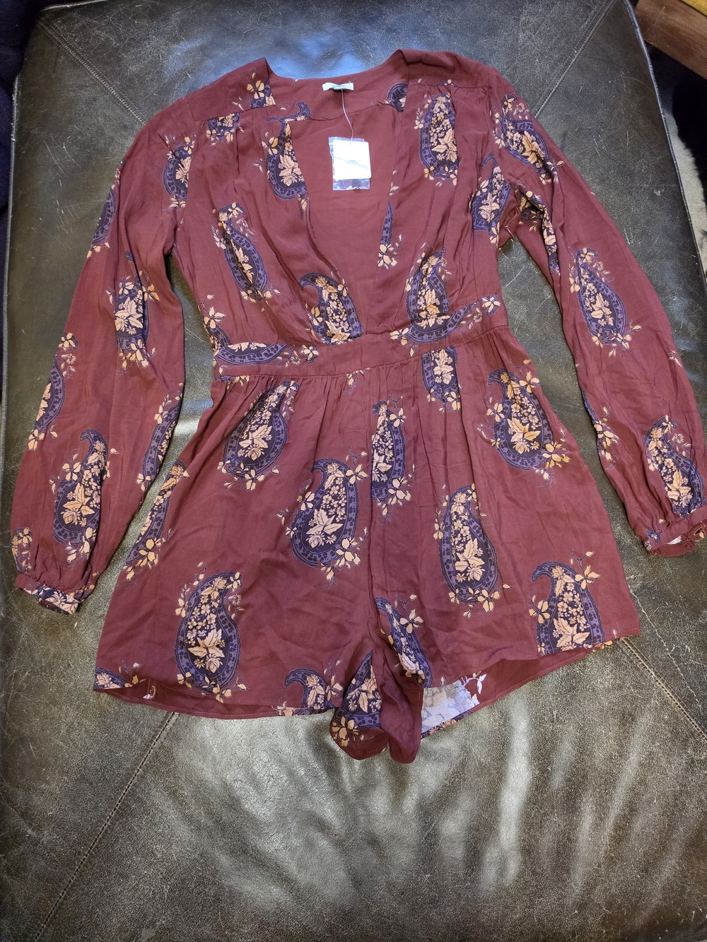 NWT Ecote (Urban Outfitters) Charlotte Plunging Paisley Romper – Size 2